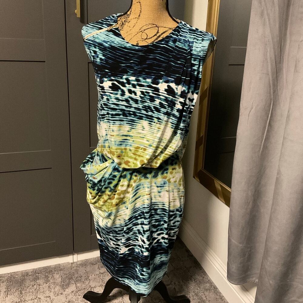Guess dress‎ size 4 with pocket zip shoulder
